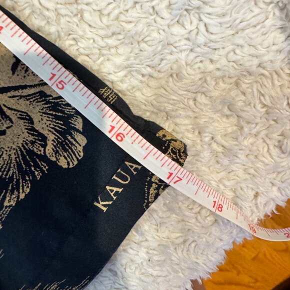 Howie Hawaiian Shirt - Picture 4 of 5